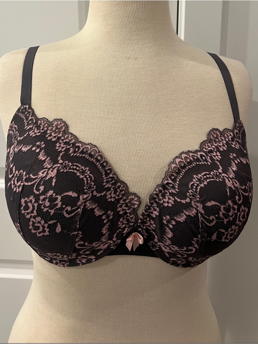 Maidenform Grey Bra with Pink Lace